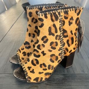 ROPER Women’s Leopard Hair-On-Hide Leather Sandals | 6.5 | NWT